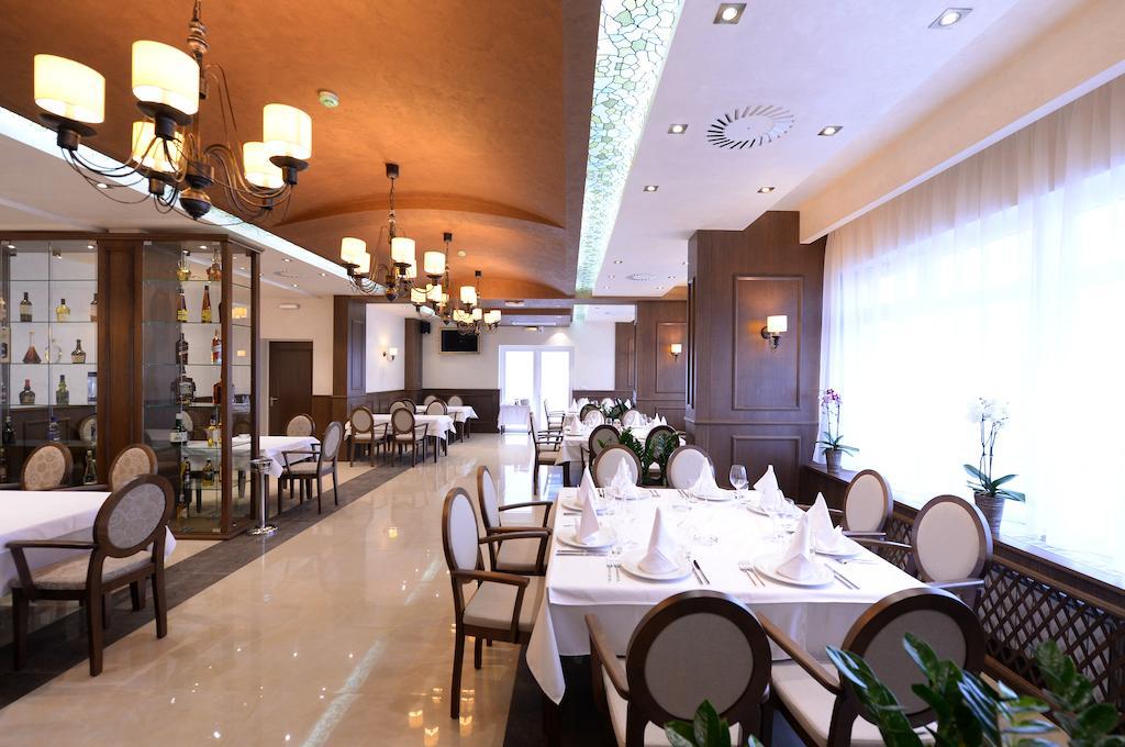 Hotel Majdan Белград Екстериор снимка