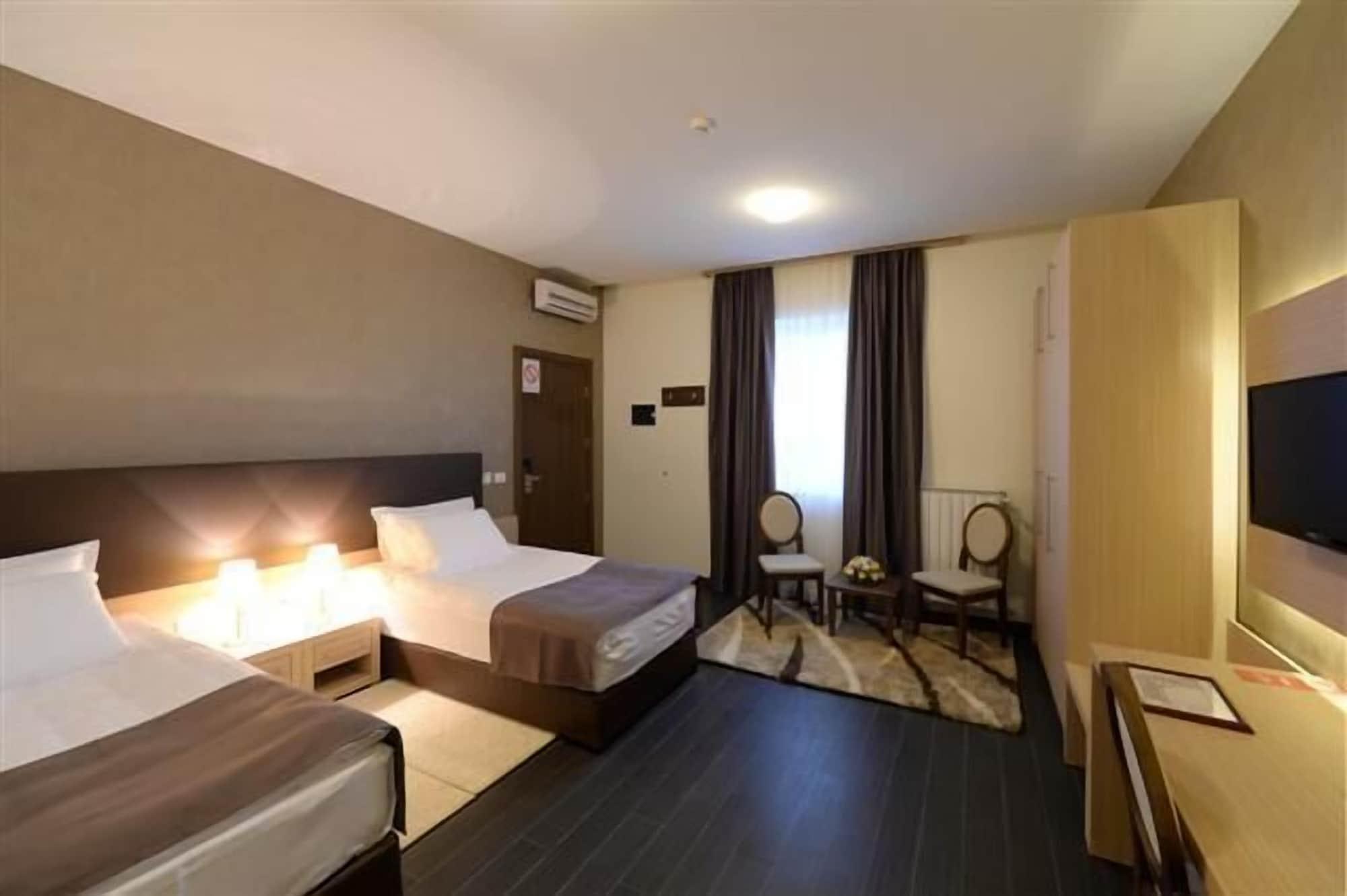 Hotel Majdan Белград Екстериор снимка