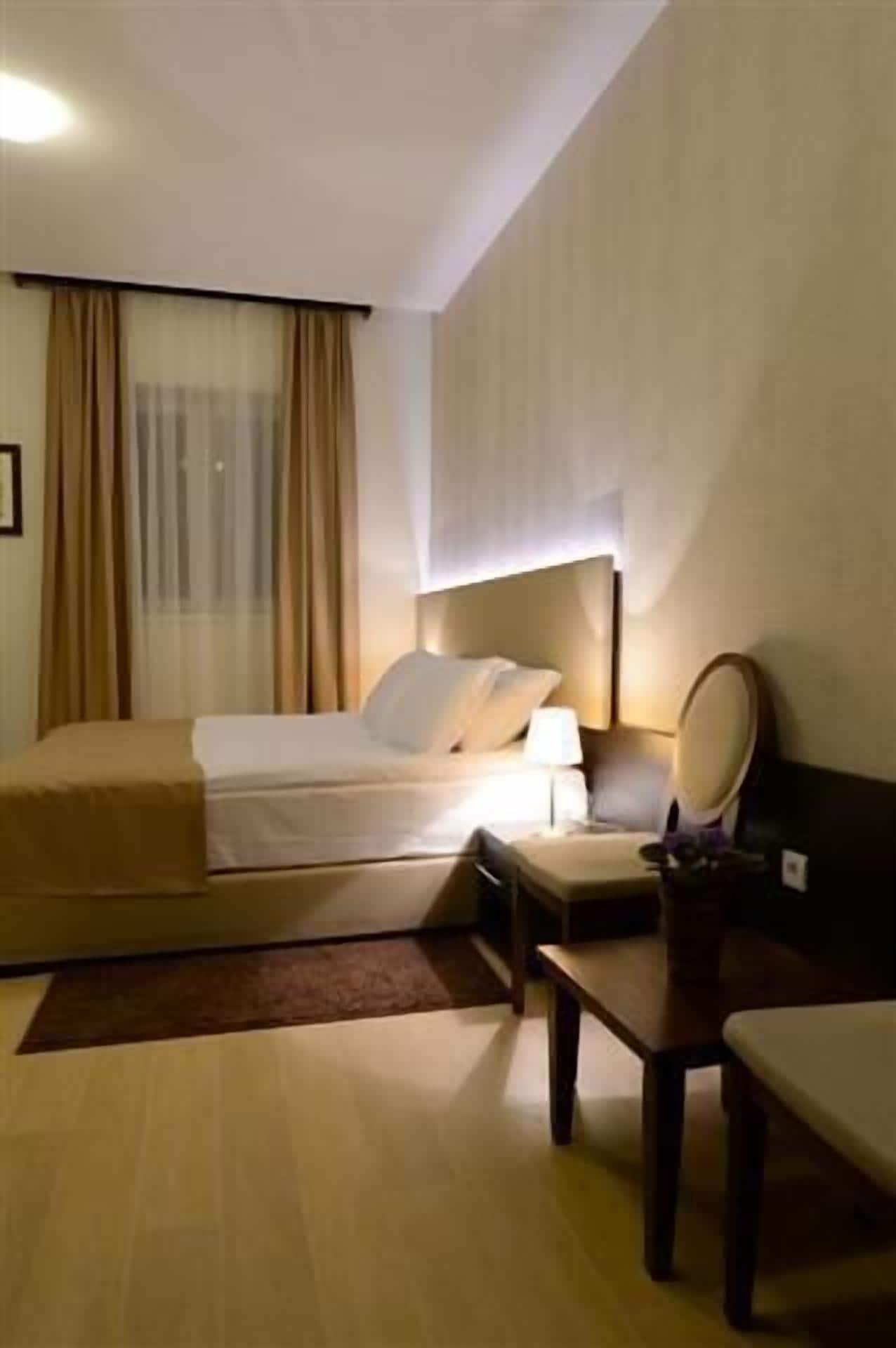 Hotel Majdan Белград Екстериор снимка