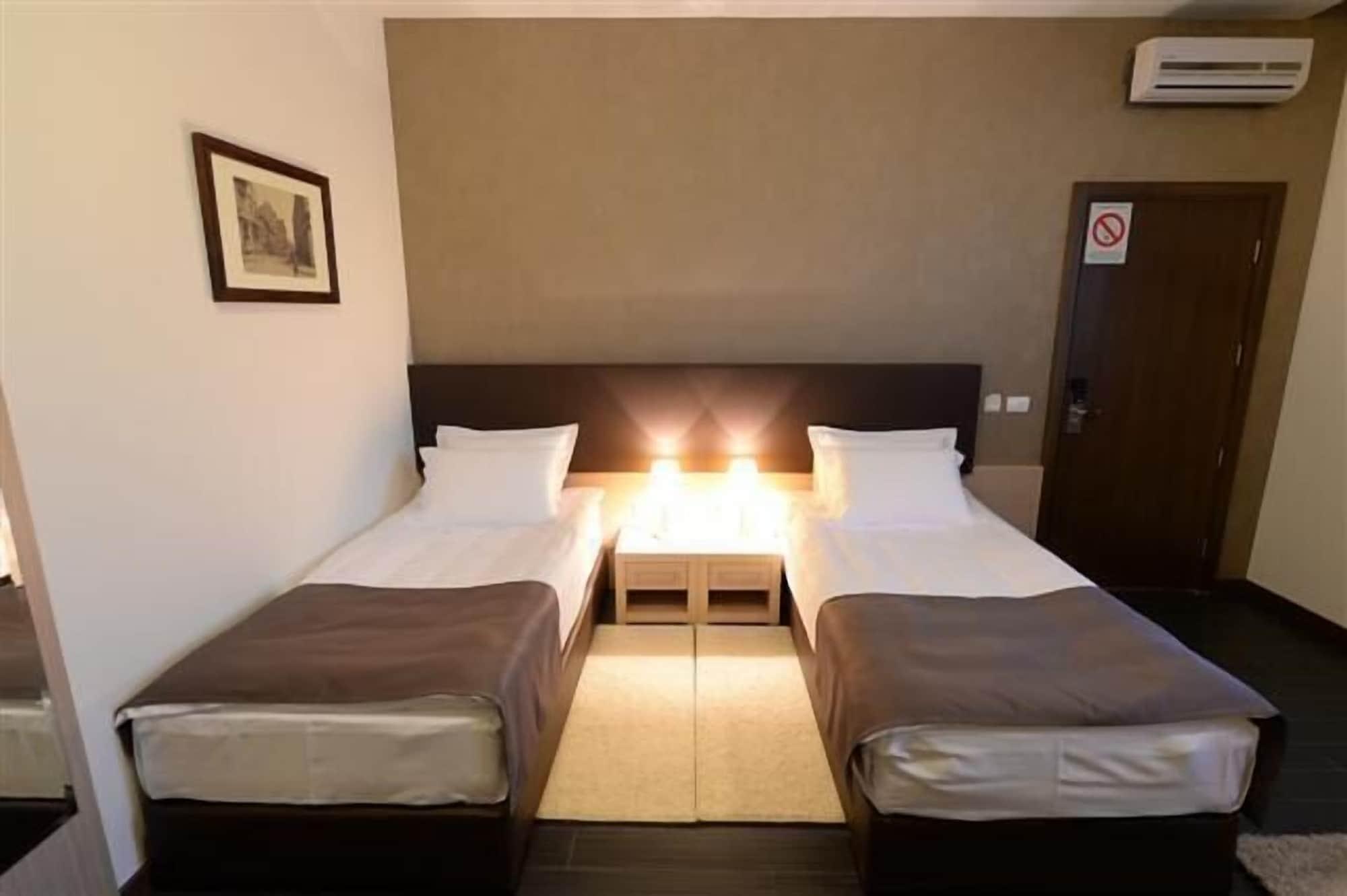 Hotel Majdan Белград Екстериор снимка
