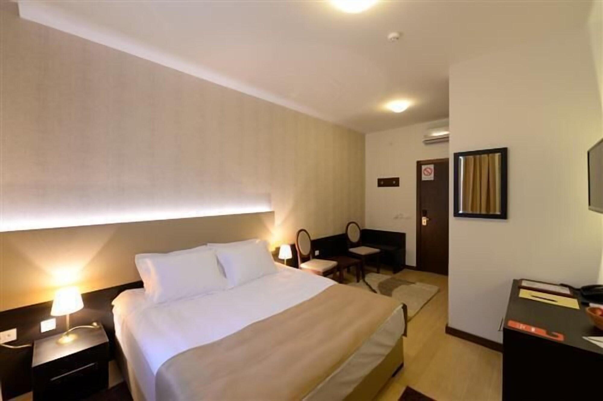 Hotel Majdan Белград Екстериор снимка