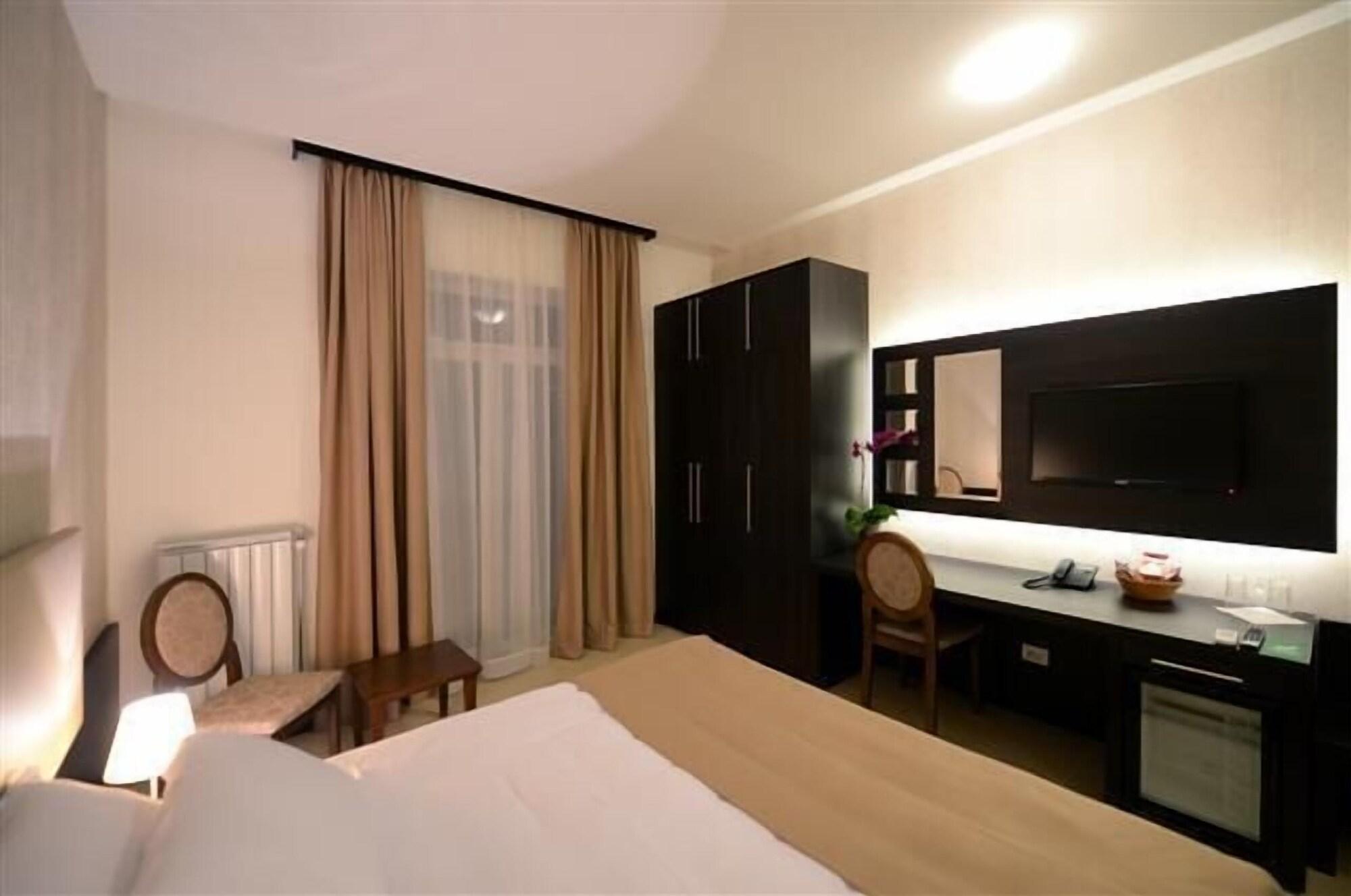 Hotel Majdan Белград Екстериор снимка